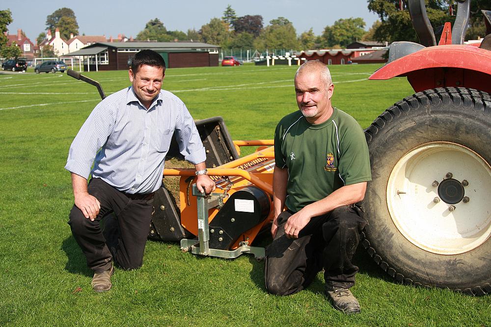 Article - Andy-Richards-Head-Groundsman-at-Shrewsbury-School-rec'd-his-SISIS-TM1000-from-Jim-Clarke-Machinery