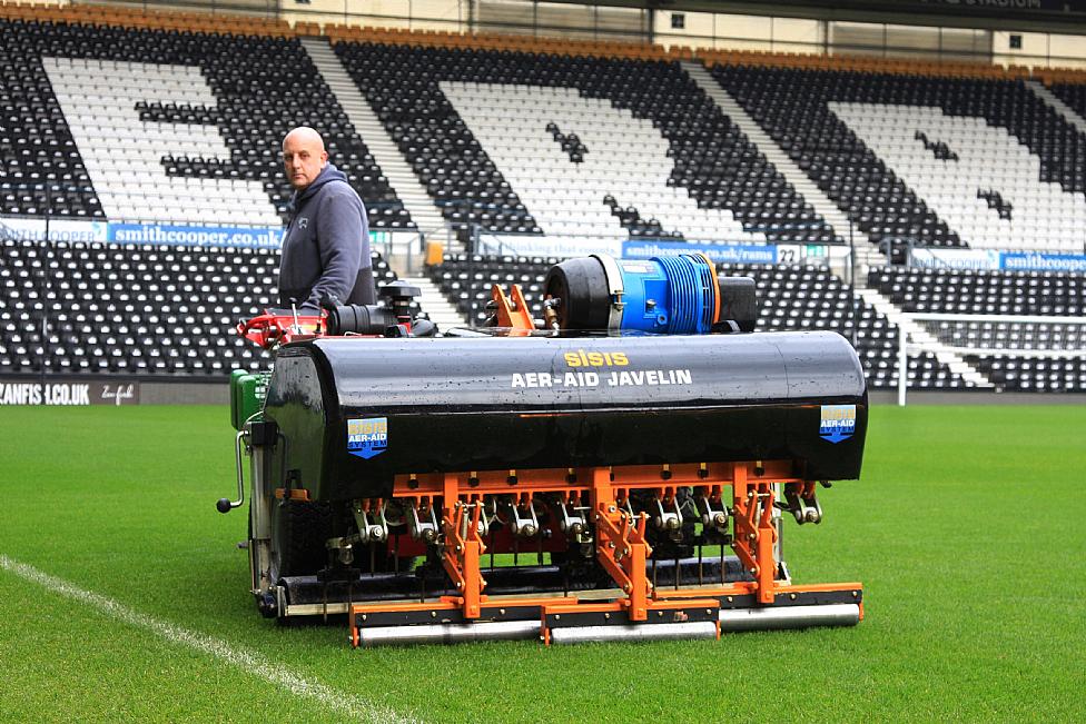 Article - Derby-County-Groundsman-Praises-SISIS-Javelin-Aer-Aid