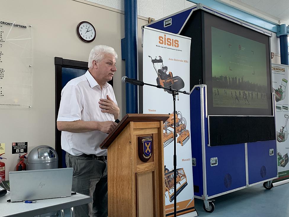 Article - Keith-Kent-speaking-at-the-Dennis-and-SISIS-Groundcare-seminar