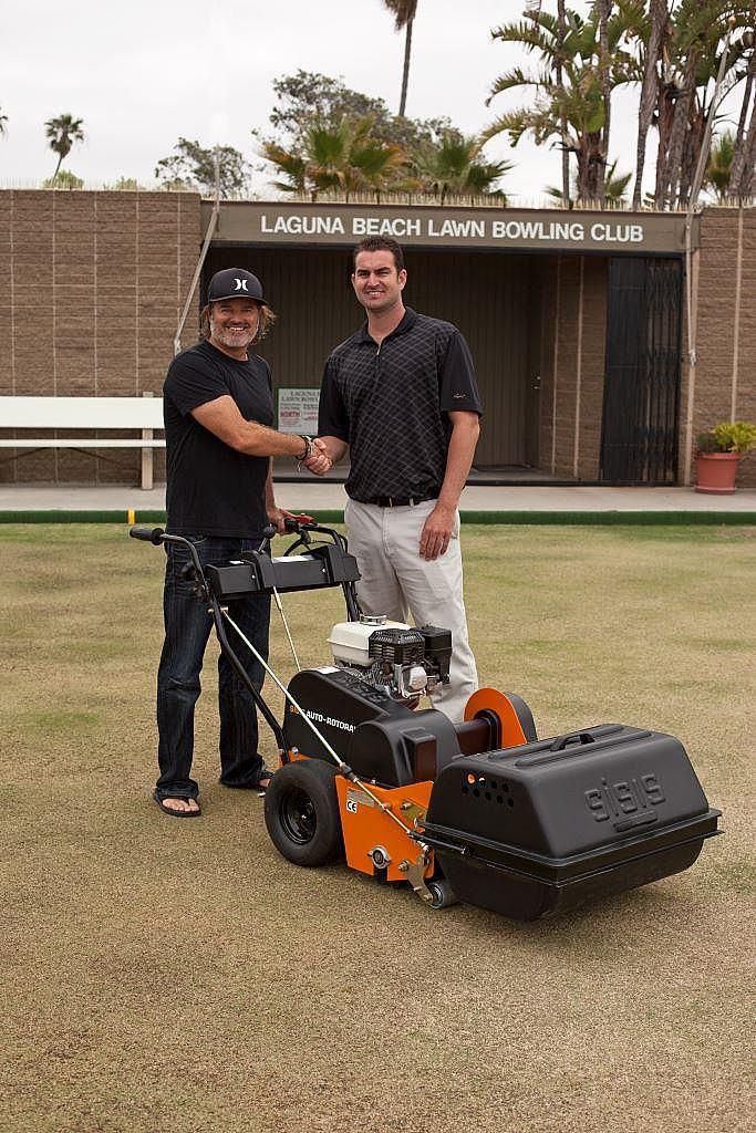 Article - Laguna-Beach-Lawn-Bowls-Club-in-California-purchased-a-SISIS-Auto-Rotorake-Mk5-scarifier-to-improve-greens