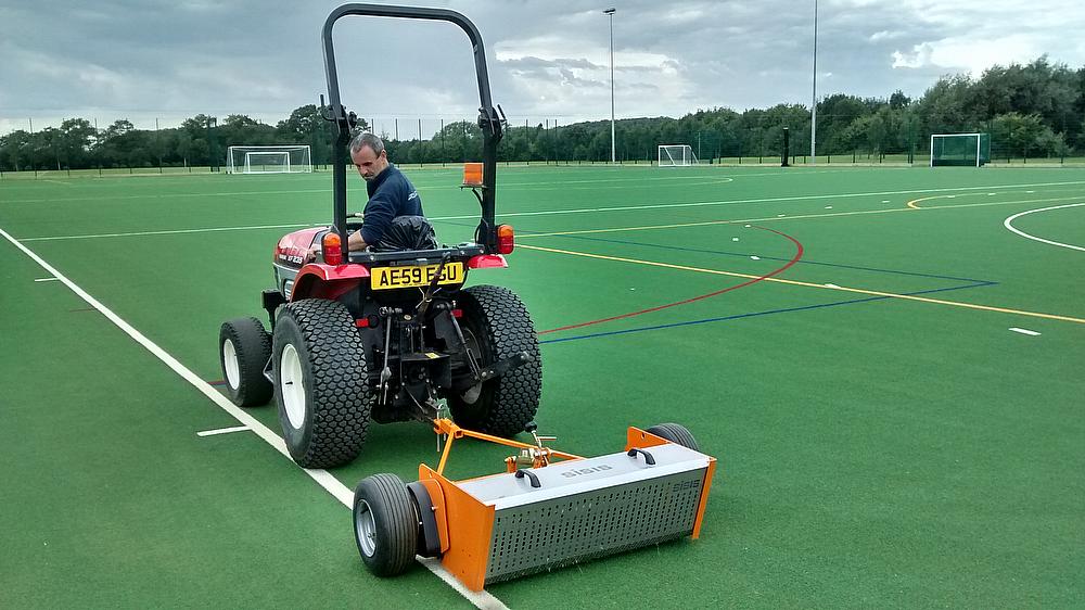 Article - Sisis-SSS1000-sweeper-in-use-at-Dixie-Grammar-School